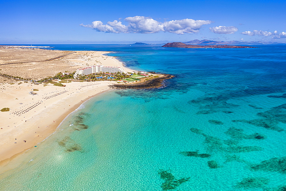 https://mdw-travel-data-us-east-1.s3.amazonaws.com/img/country/Spain/Playa-de-Corralejo/img_04.jpg