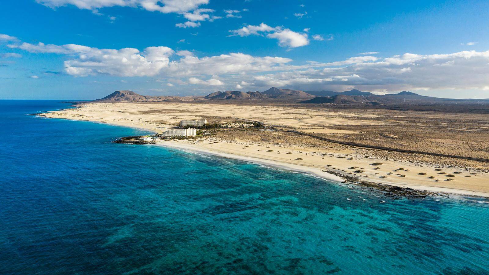 https://mdw-travel-data-us-east-1.s3.amazonaws.com/img/country/Spain/Playa-de-Corralejo/img_05.jpg
