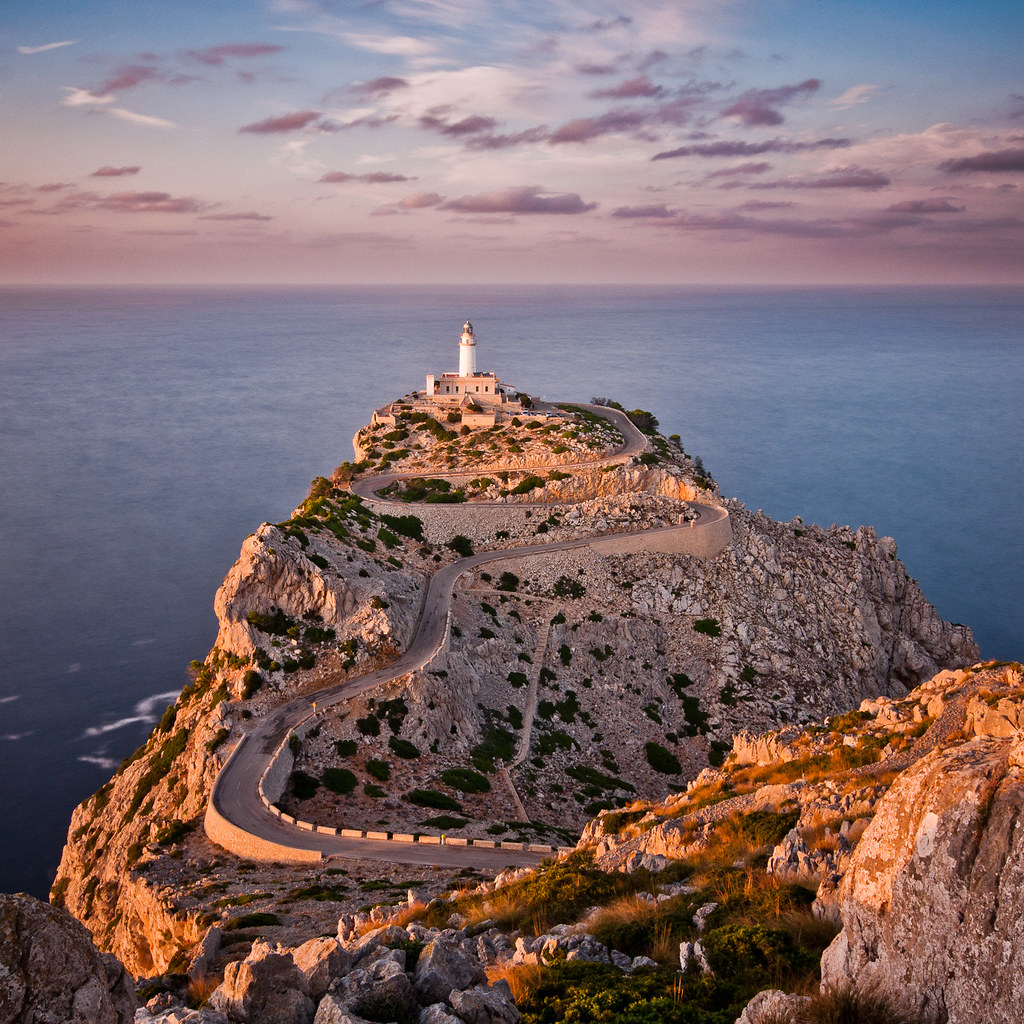 https://mdw-travel-data-us-east-1.s3.amazonaws.com/img/country/Spain/Playa-de-Formentor/img_00.jpg