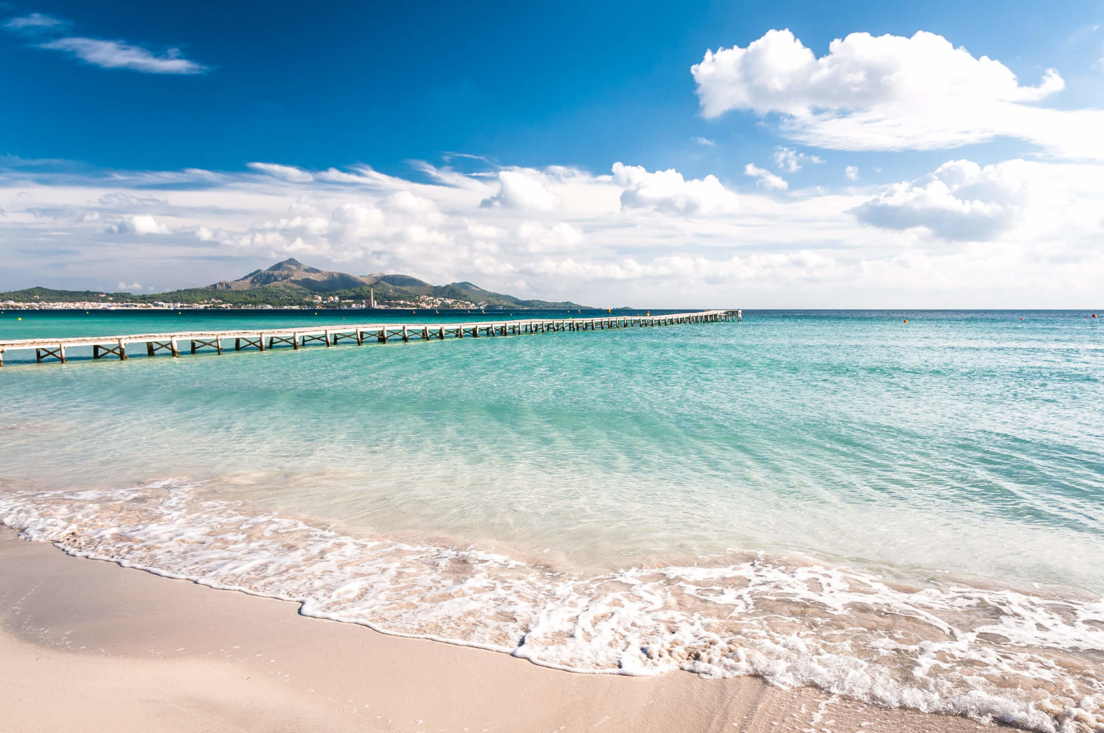 https://mdw-travel-data-us-east-1.s3.amazonaws.com/img/country/Spain/Playa-de-Muro-Beach/img_00.jpg