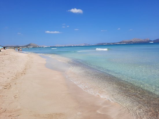 https://mdw-travel-data-us-east-1.s3.amazonaws.com/img/country/Spain/Playa-de-Muro-Beach/img_05.jpg