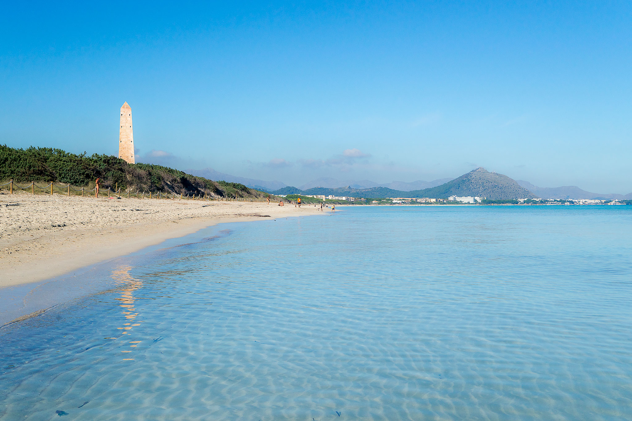 https://mdw-travel-data-us-east-1.s3.amazonaws.com/img/country/Spain/Playa-de-Muro/img_02.jpg