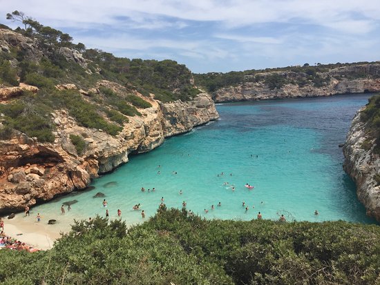https://mdw-travel-data-us-east-1.s3.amazonaws.com/img/country/Spain/Playa-de-Muro/img_03.jpg