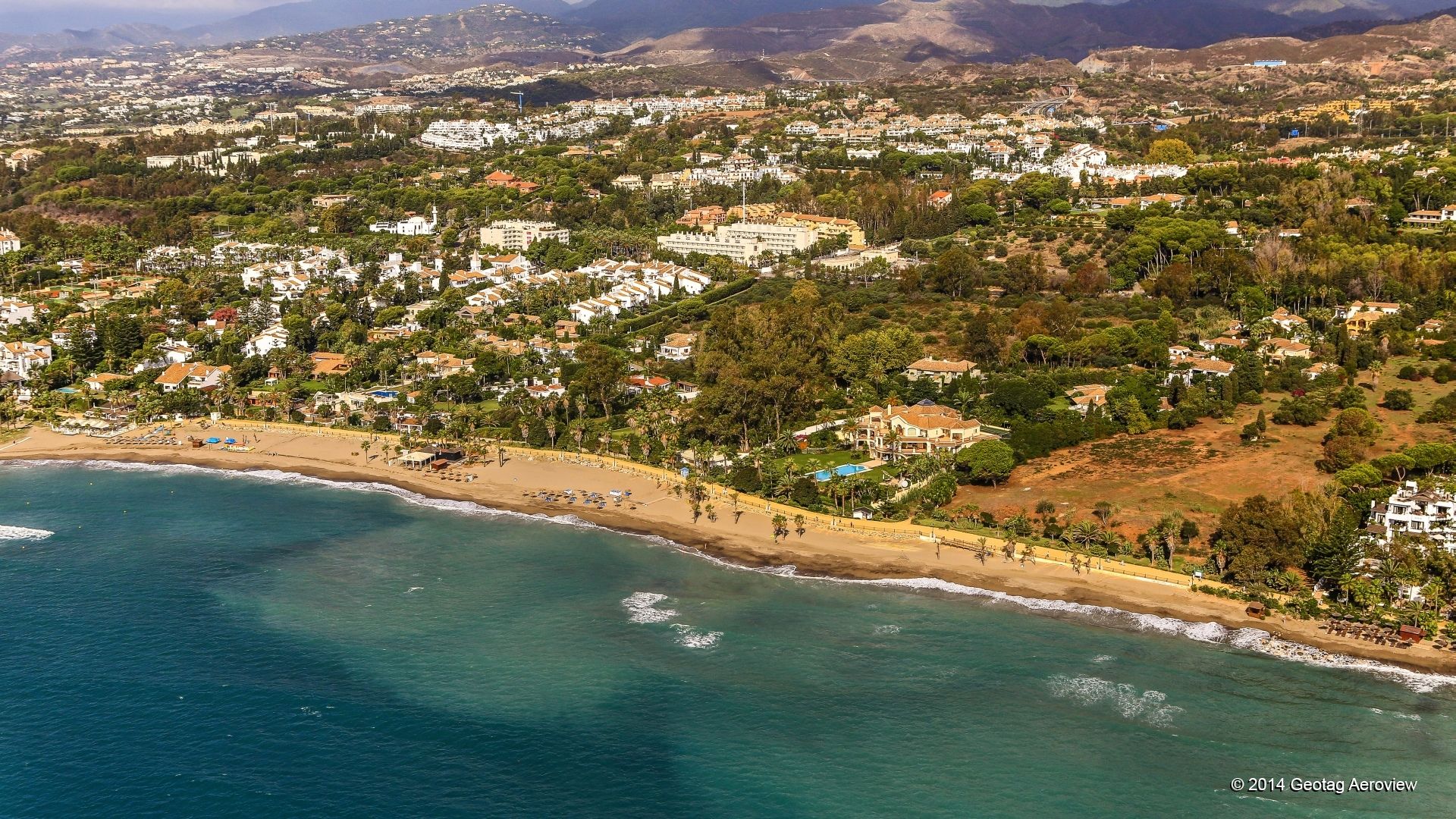 https://mdw-travel-data-us-east-1.s3.amazonaws.com/img/country/Spain/Playa-de-Nagueles/img_01.jpg