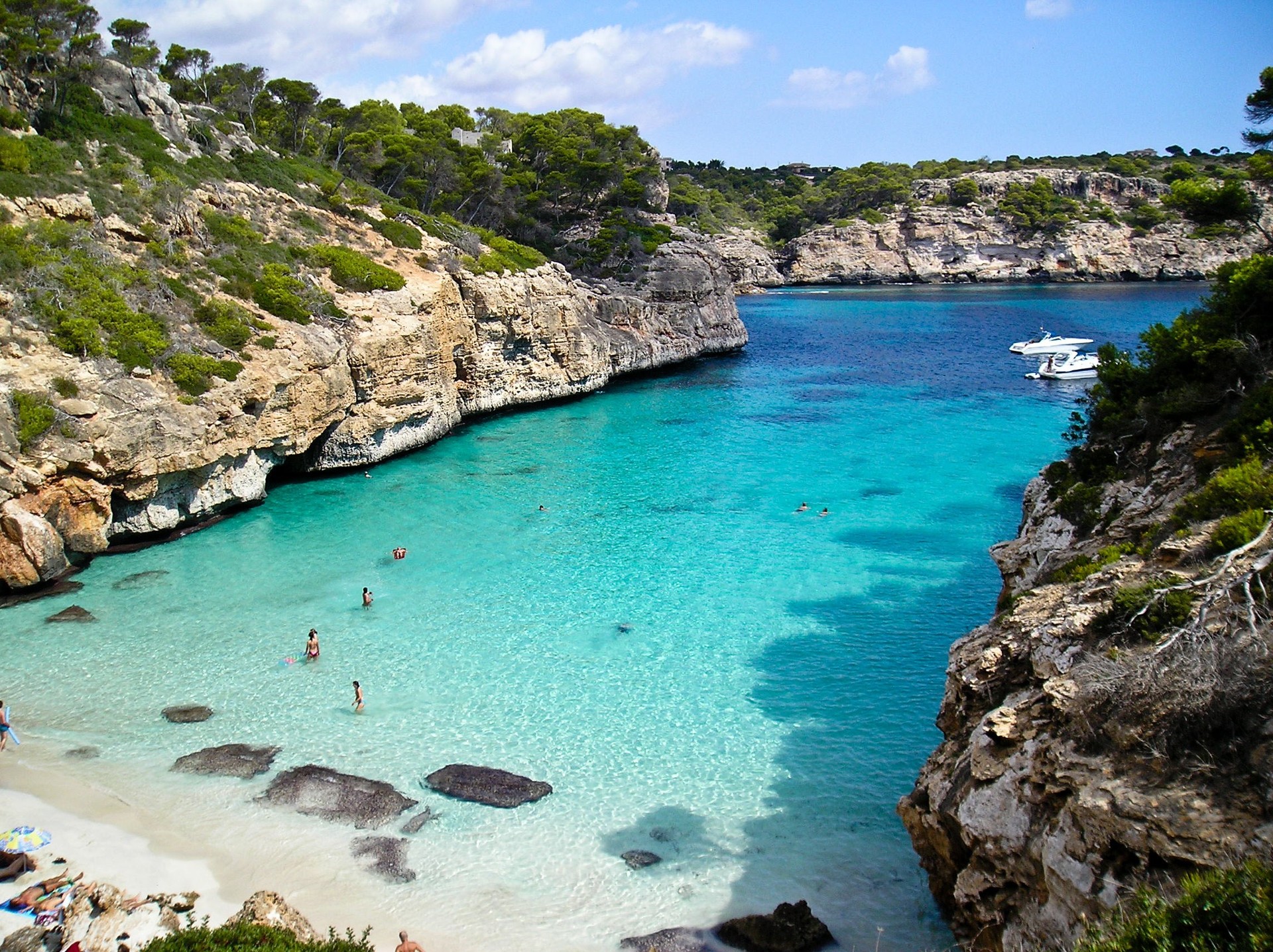 https://mdw-travel-data-us-east-1.s3.amazonaws.com/img/country/Spain/Playa-de-Palma/img_04.jpg