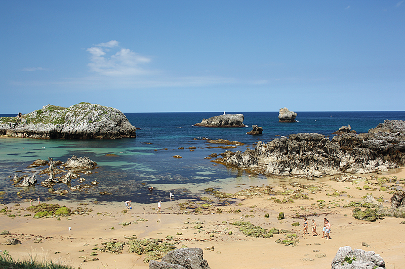 https://mdw-travel-data-us-east-1.s3.amazonaws.com/img/country/Spain/Playa-de-Ris/img_03.jpg