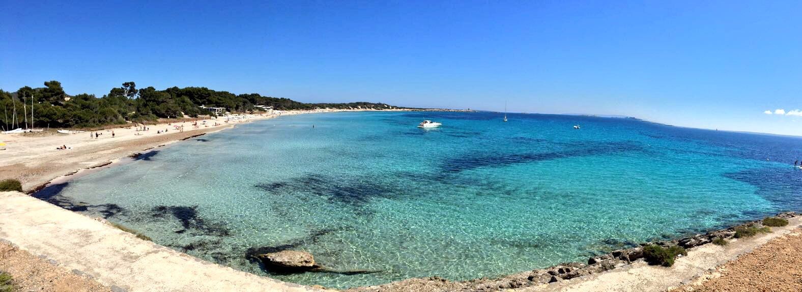 https://mdw-travel-data-us-east-1.s3.amazonaws.com/img/country/Spain/Playa-de-Ses-Salines/img_03.jpg