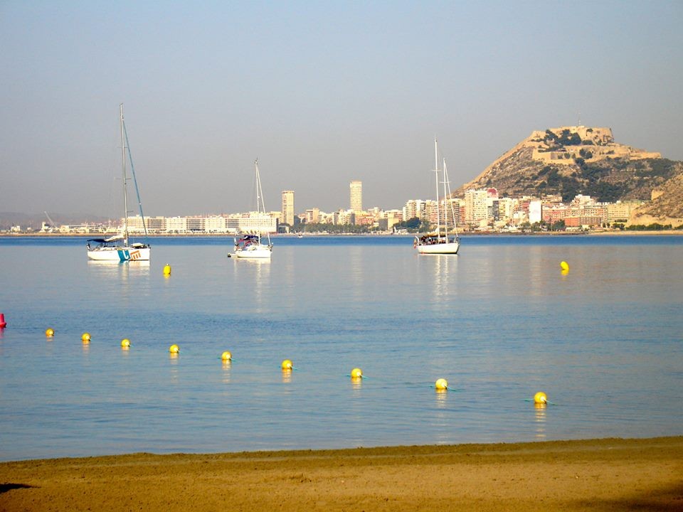 https://mdw-travel-data-us-east-1.s3.amazonaws.com/img/country/Spain/Playa-de-la-Almadraba/img_04.jpg
