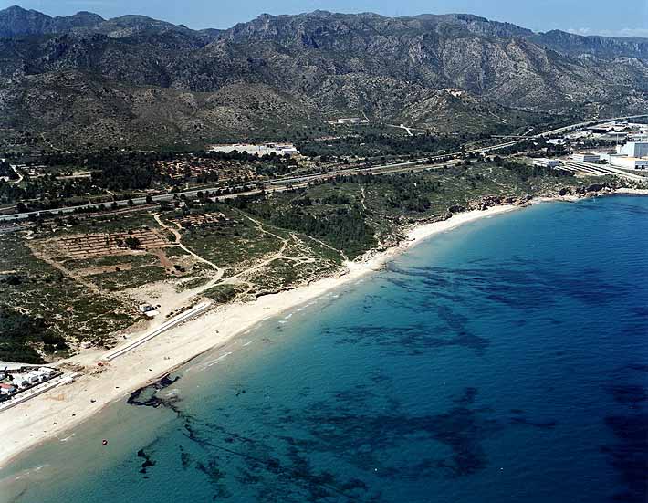 https://mdw-travel-data-us-east-1.s3.amazonaws.com/img/country/Spain/Playa-de-la-Almadraba/img_05.jpg