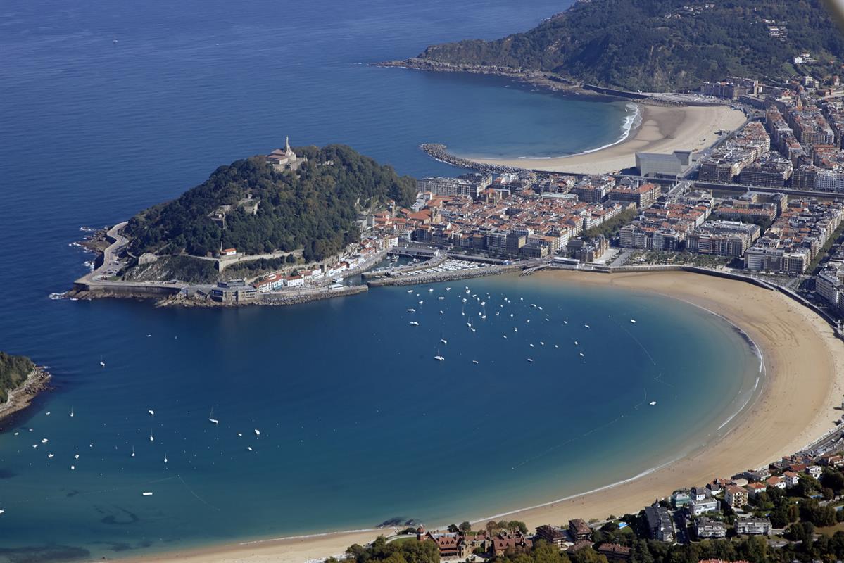 https://mdw-travel-data-us-east-1.s3.amazonaws.com/img/country/Spain/Playa-de-la-Concha/img_00.jpg