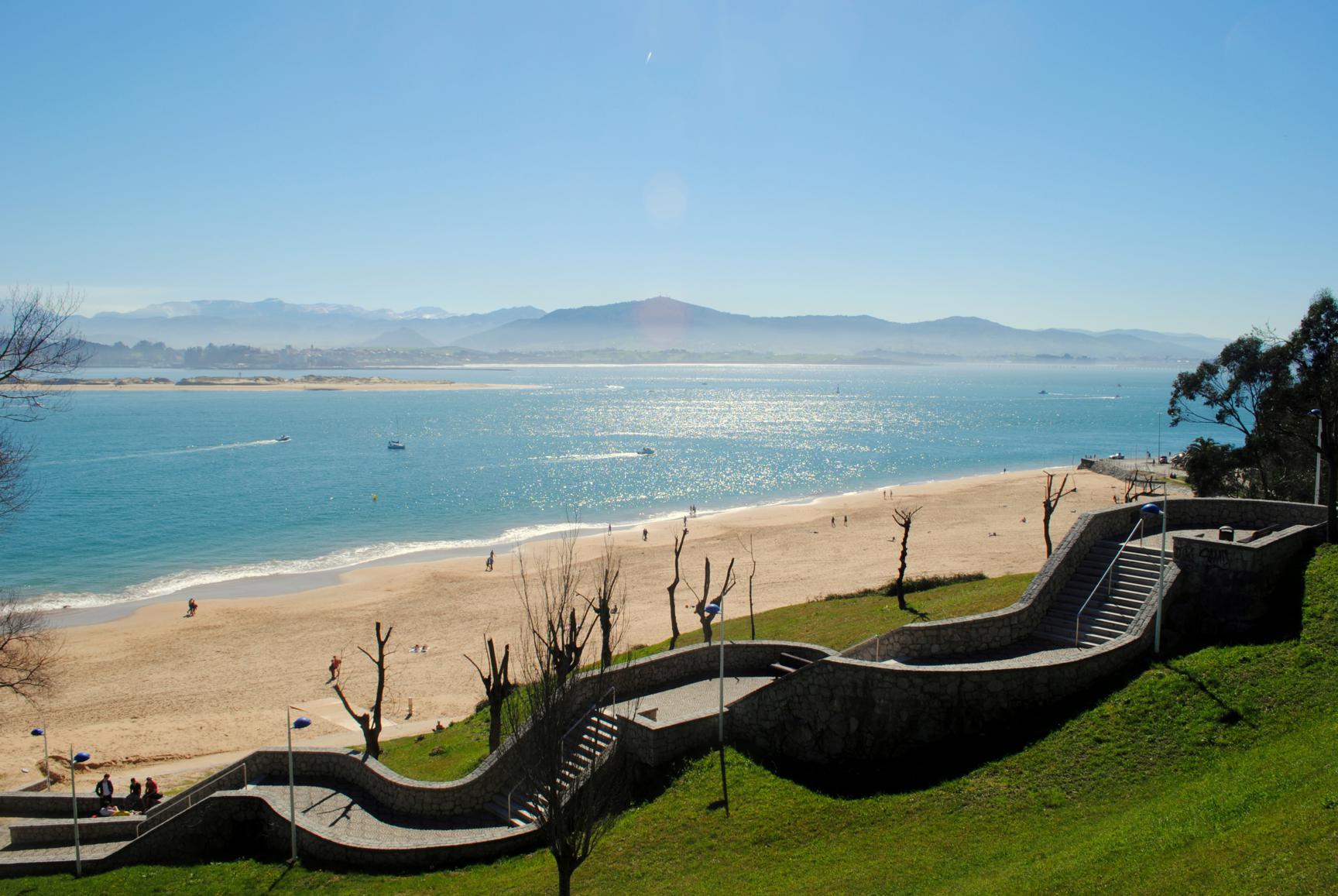 https://mdw-travel-data-us-east-1.s3.amazonaws.com/img/country/Spain/Playa-de-la-Magdalena/img_03.jpg