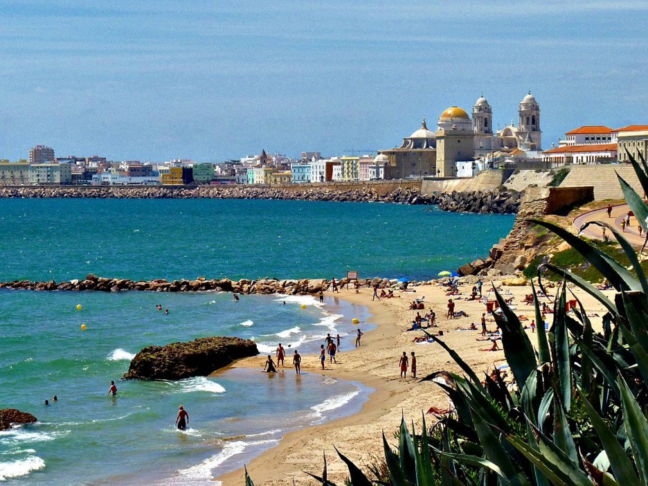 https://mdw-travel-data-us-east-1.s3.amazonaws.com/img/country/Spain/Playa-de-la-Victoria/img_01.jpg