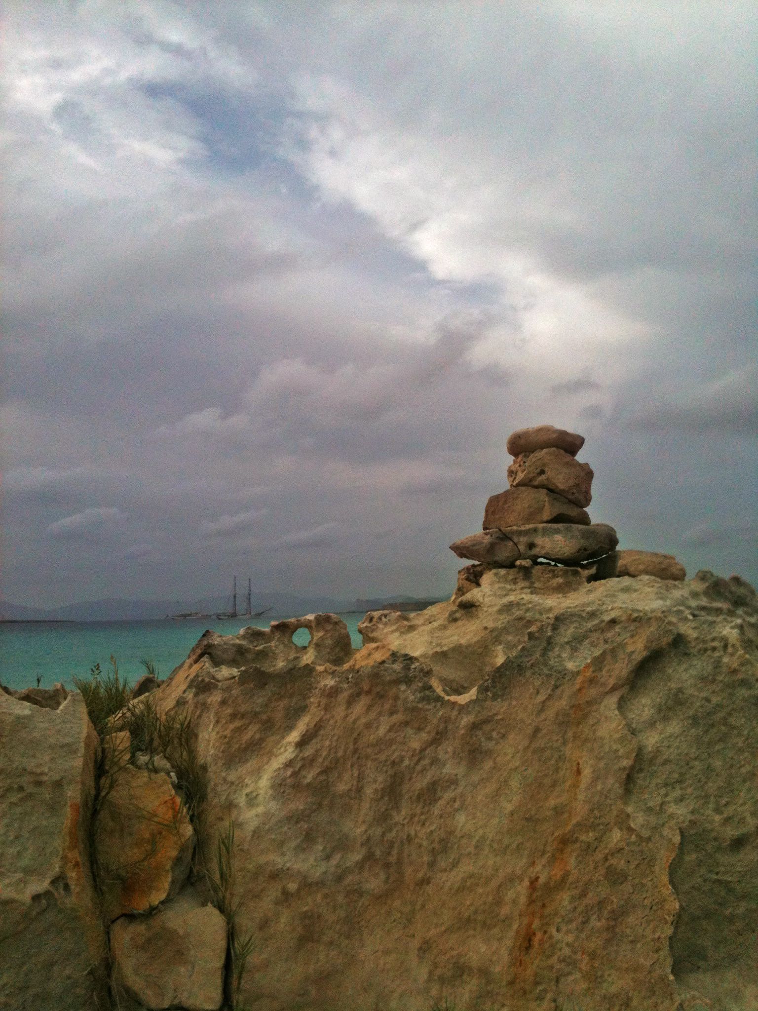 https://mdw-travel-data-us-east-1.s3.amazonaws.com/img/country/Spain/Playa-den-Bossa/img_00.jpg