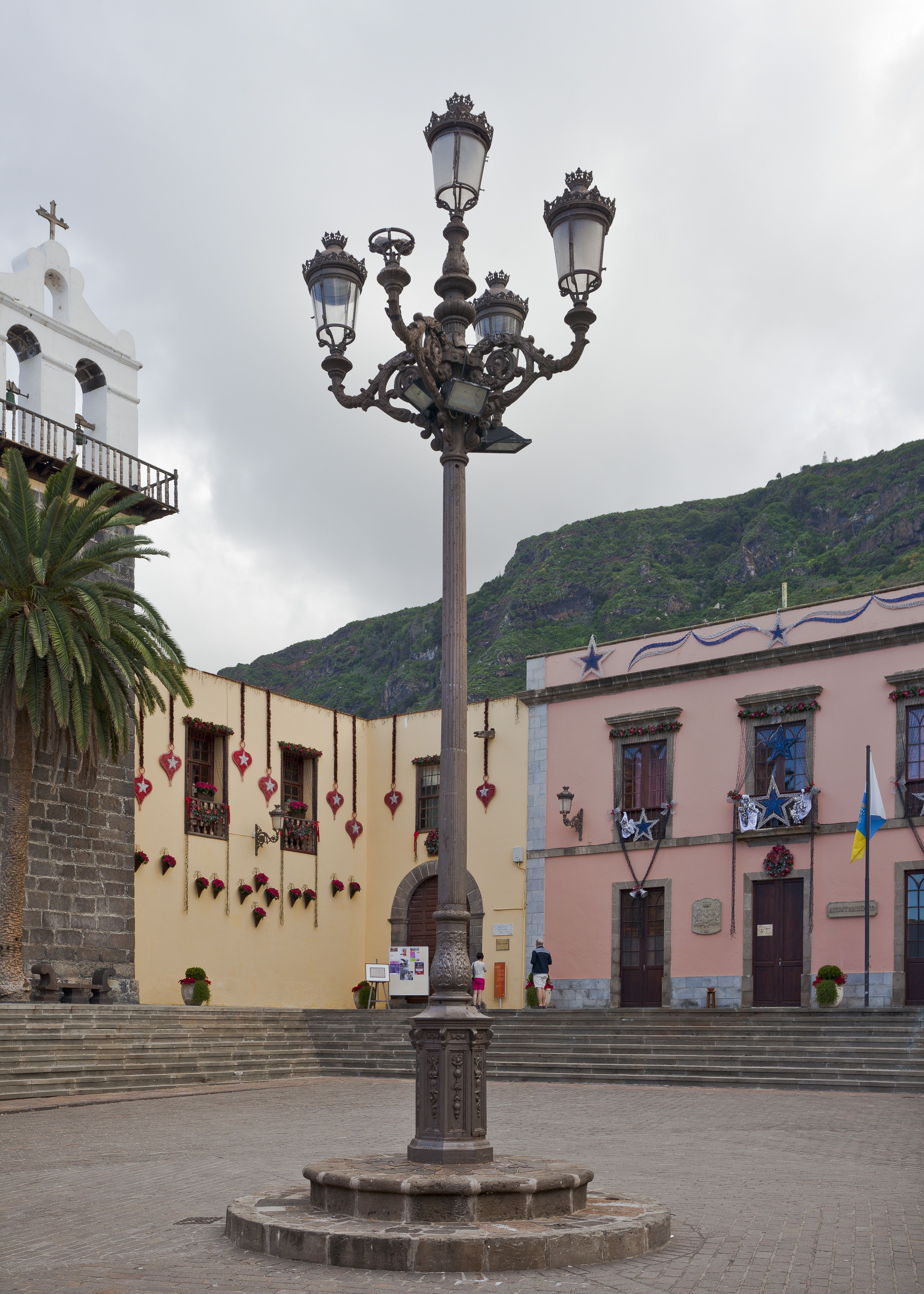 https://mdw-travel-data-us-east-1.s3.amazonaws.com/img/country/Spain/Plaza-Ayuntamiento/img_02.jpg