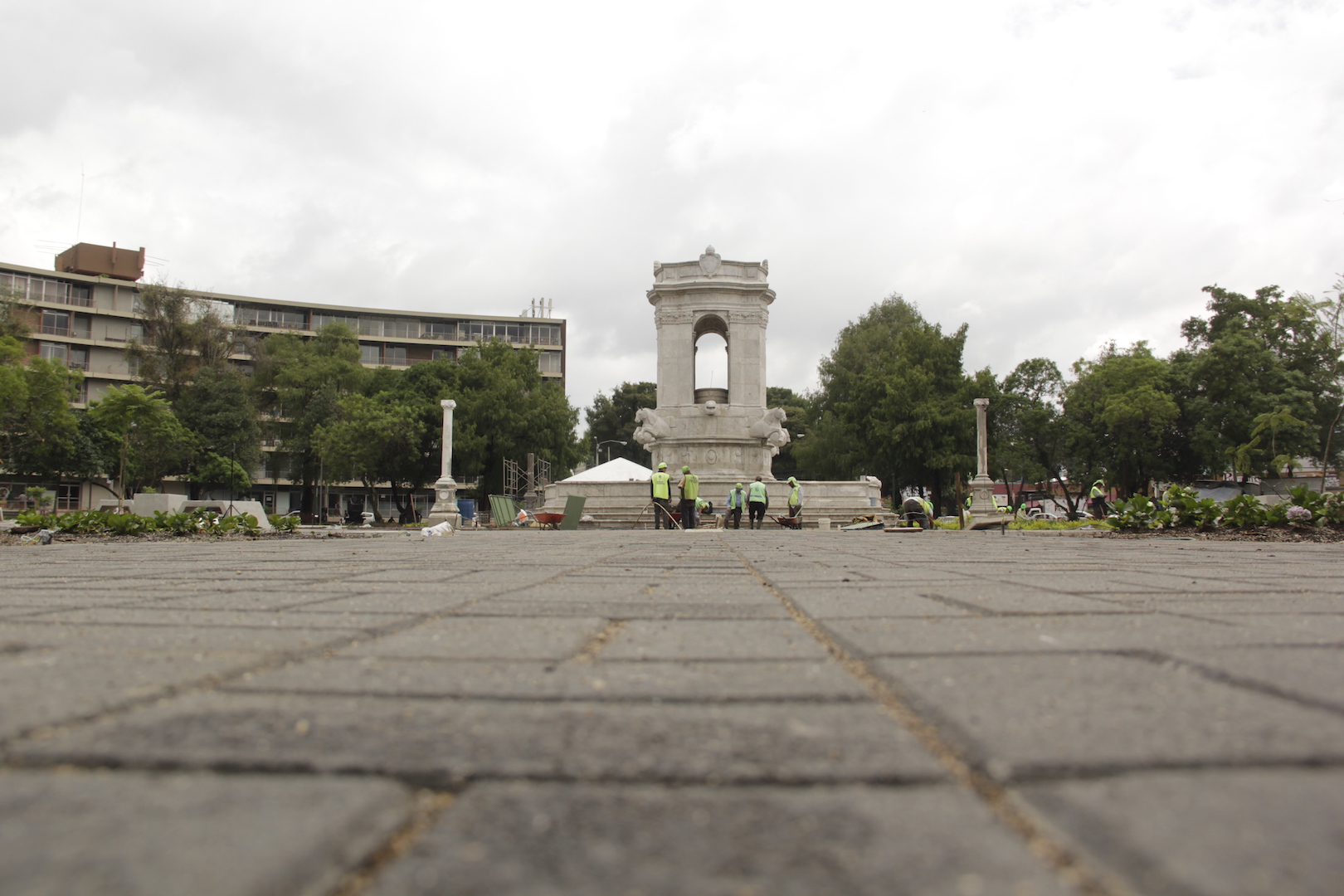 https://mdw-travel-data-us-east-1.s3.amazonaws.com/img/country/Spain/Plaza-Nueva/img_03.jpg