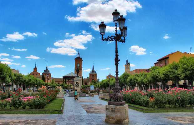 https://mdw-travel-data-us-east-1.s3.amazonaws.com/img/country/Spain/Plaza-de-Cervantes/img_03.jpg