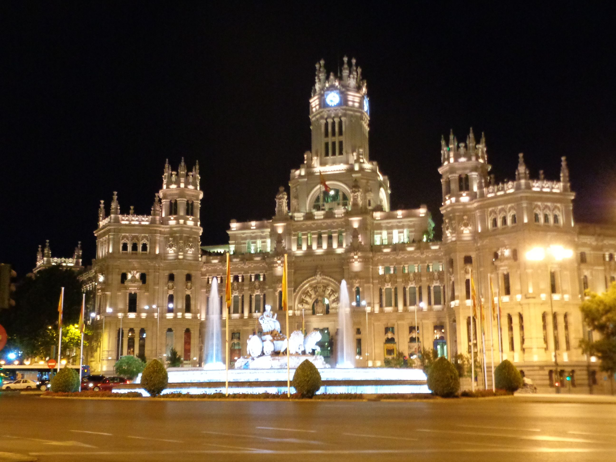 https://mdw-travel-data-us-east-1.s3.amazonaws.com/img/country/Spain/Plaza-de-Cibeles/img_01.jpg