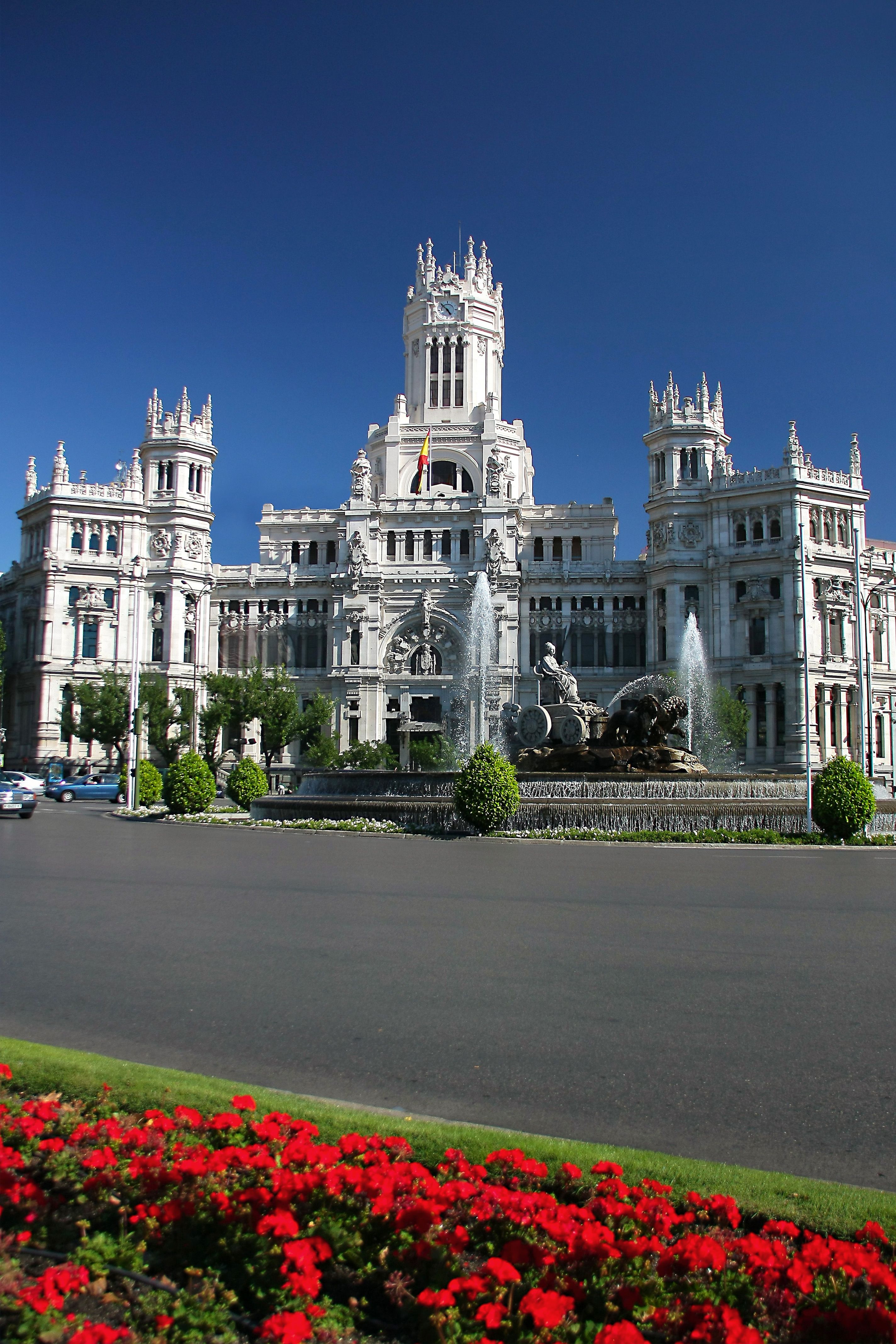 https://mdw-travel-data-us-east-1.s3.amazonaws.com/img/country/Spain/Plaza-de-Cibeles/img_02.jpg