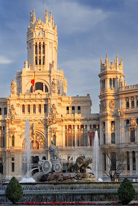 https://mdw-travel-data-us-east-1.s3.amazonaws.com/img/country/Spain/Plaza-de-Cibeles/img_03.jpg