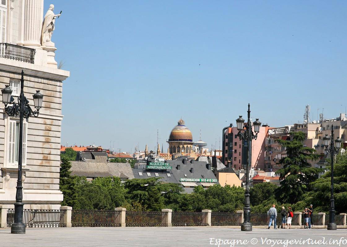 https://mdw-travel-data-us-east-1.s3.amazonaws.com/img/country/Spain/Plaza-de-Oriente/img_01.jpg