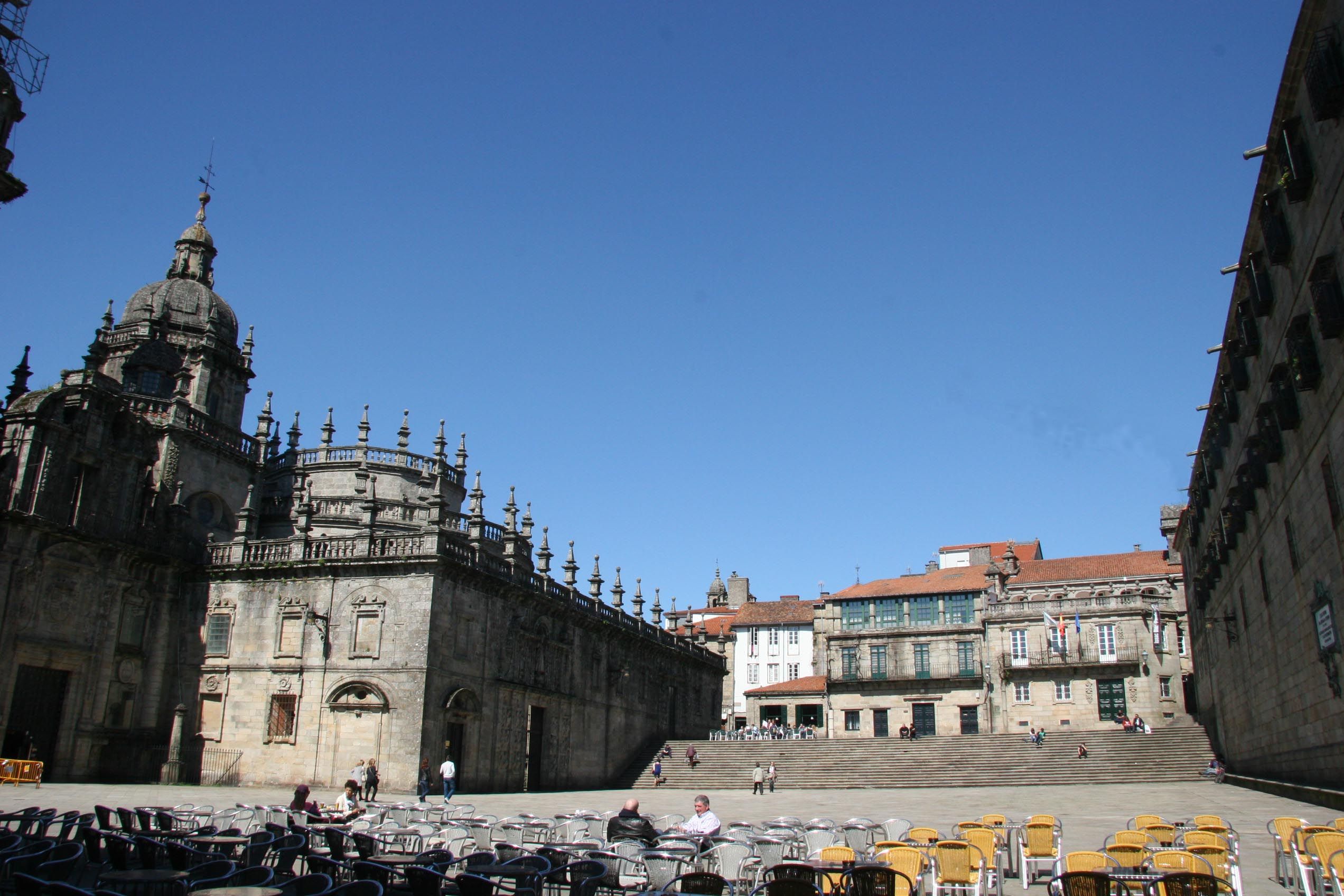 https://mdw-travel-data-us-east-1.s3.amazonaws.com/img/country/Spain/Plaza-de-Quintana/img_00.jpg