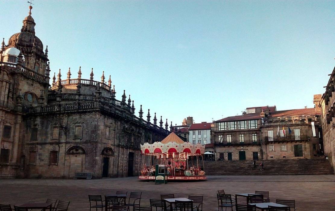 https://mdw-travel-data-us-east-1.s3.amazonaws.com/img/country/Spain/Plaza-de-Quintana/img_01.jpg