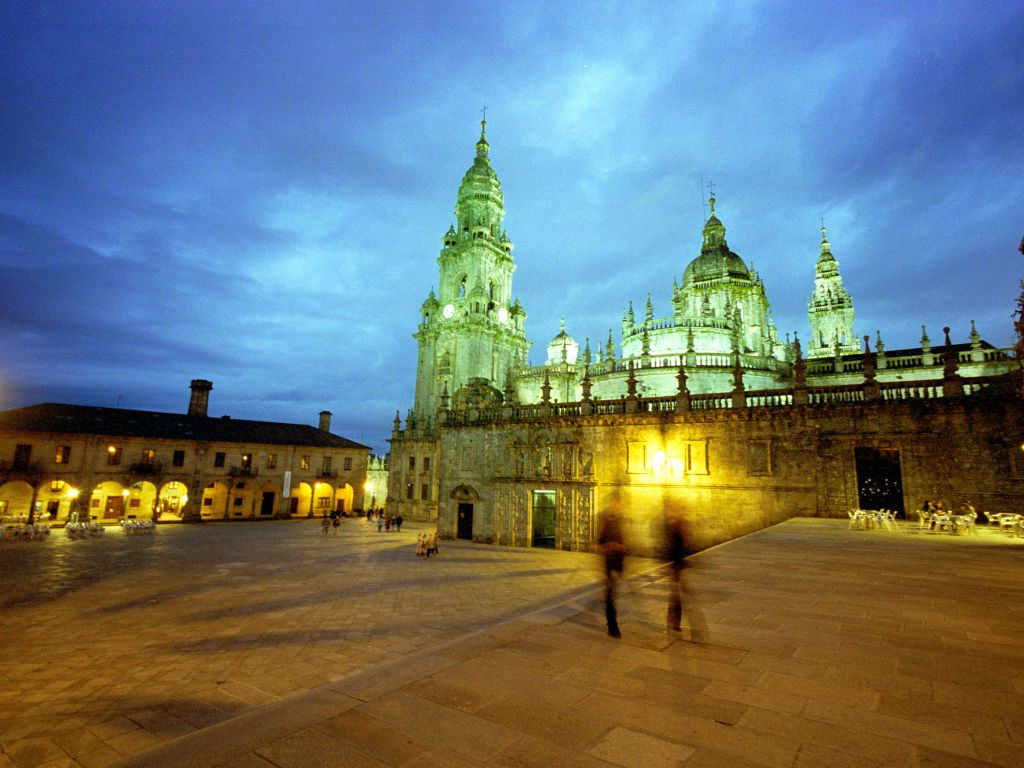 https://mdw-travel-data-us-east-1.s3.amazonaws.com/img/country/Spain/Plaza-de-Quintana/img_04.jpg