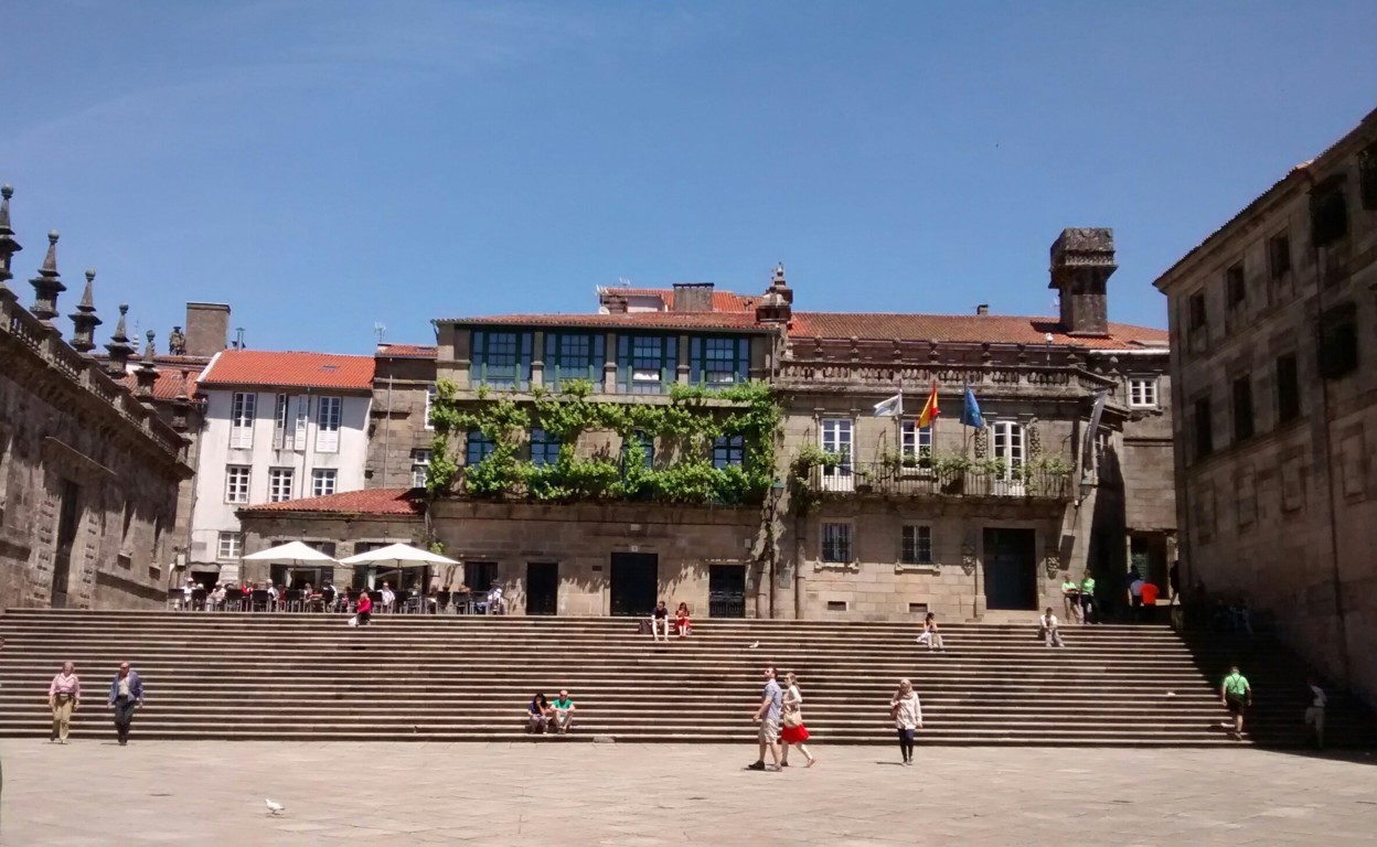 https://mdw-travel-data-us-east-1.s3.amazonaws.com/img/country/Spain/Plaza-de-Quintana/img_05.jpg