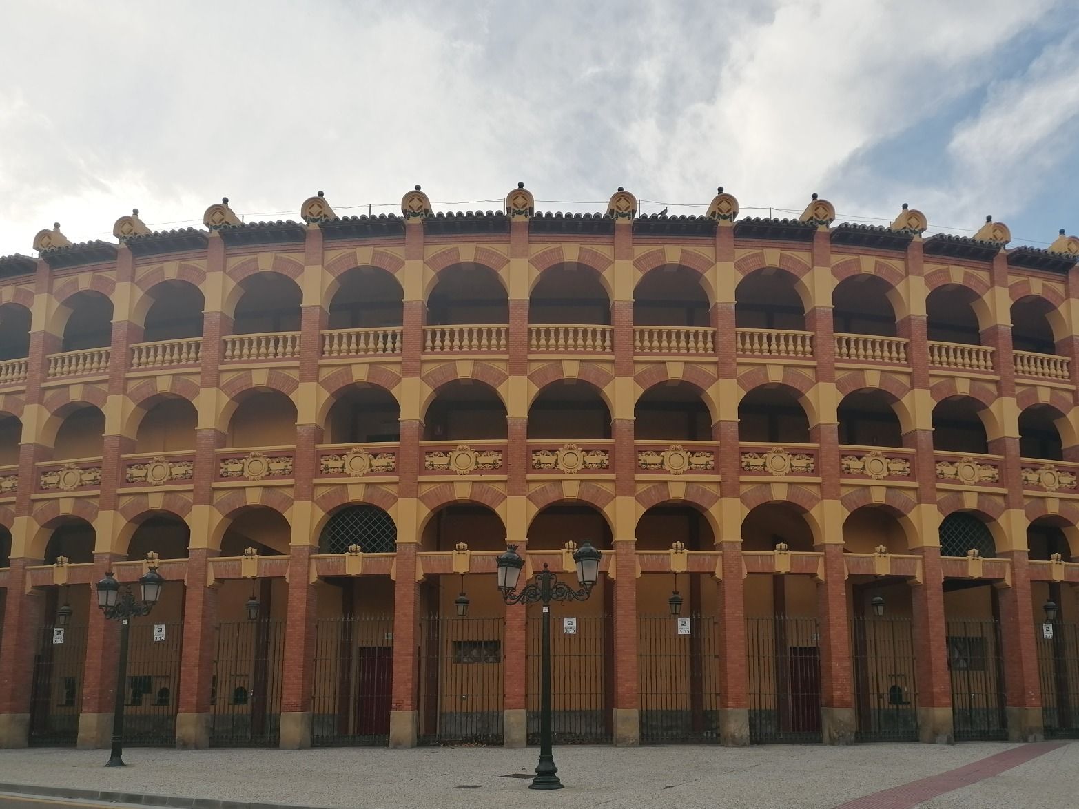 https://mdw-travel-data-us-east-1.s3.amazonaws.com/img/country/Spain/Plaza-de-Toros-de-La-Misericordia/img_01.jpg