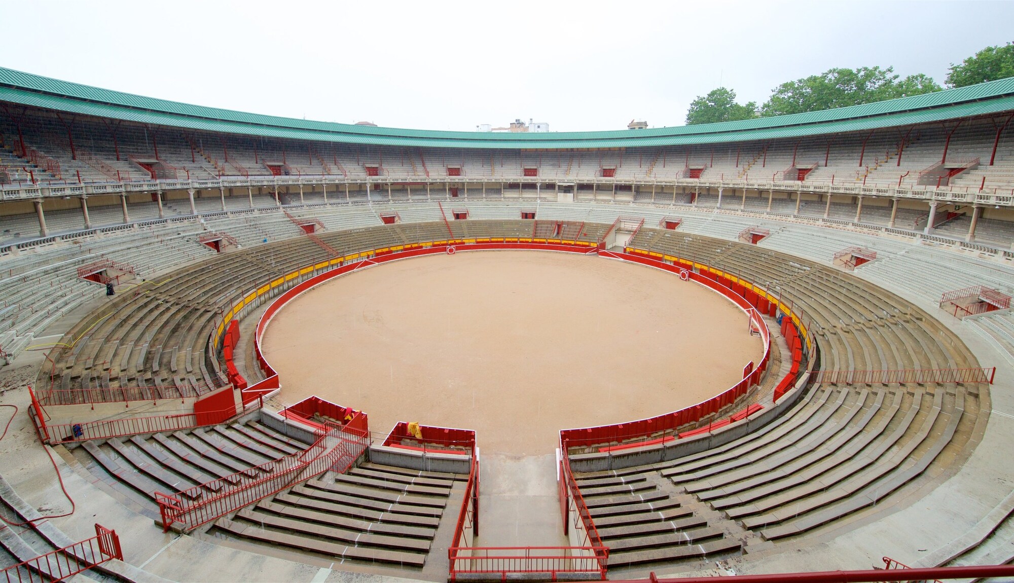 https://mdw-travel-data-us-east-1.s3.amazonaws.com/img/country/Spain/Plaza-de-Toros-de-Pamplona/img_03.jpg