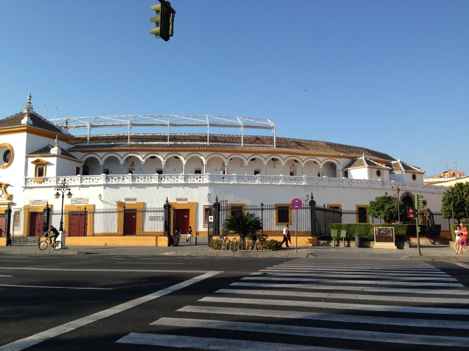 https://mdw-travel-data-us-east-1.s3.amazonaws.com/img/country/Spain/Plaza-de-Toros-de-la-Maestranza/img_01.jpg
