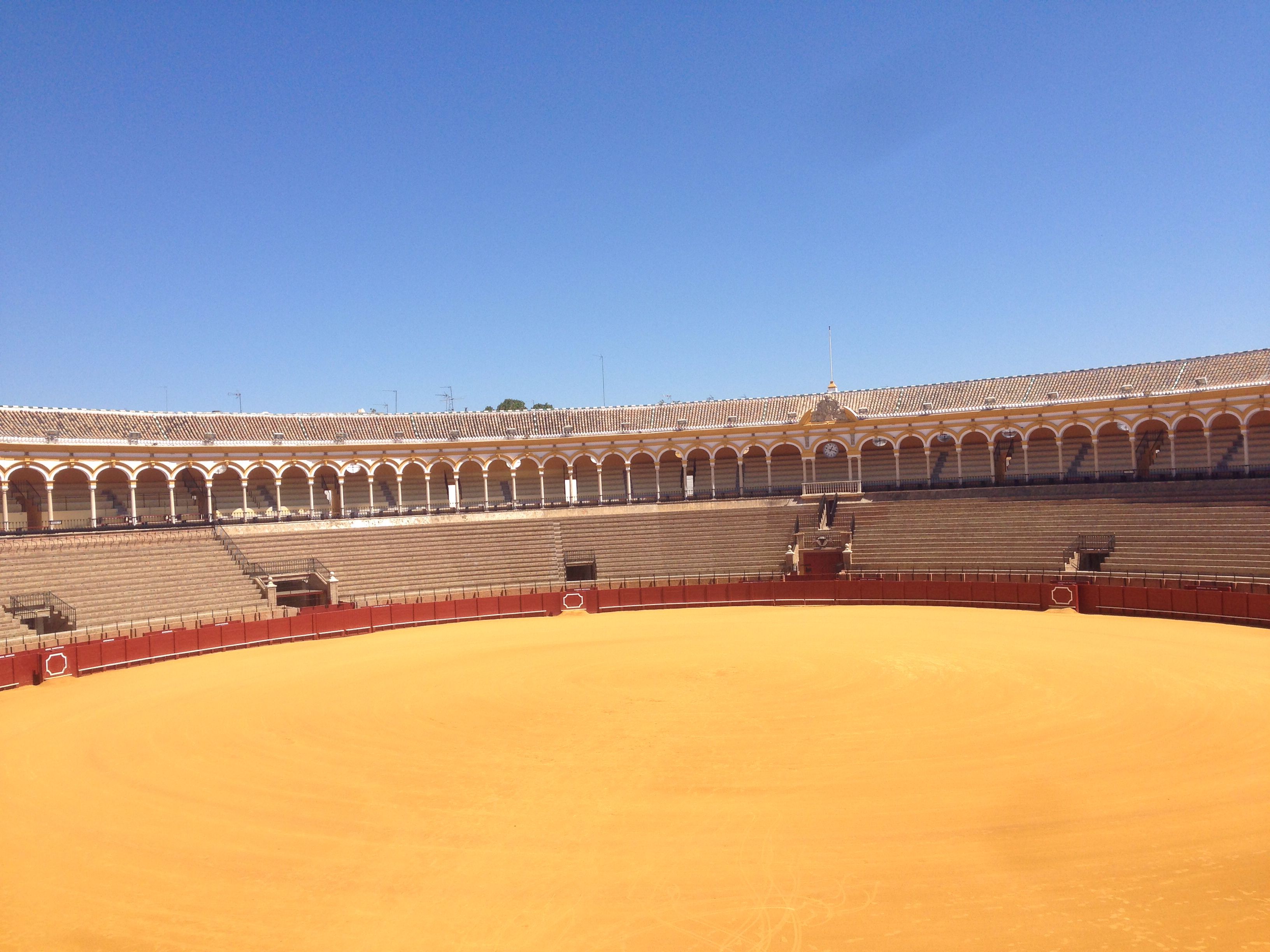 https://mdw-travel-data-us-east-1.s3.amazonaws.com/img/country/Spain/Plaza-de-Toros-de-la-Maestranza/img_03.jpg