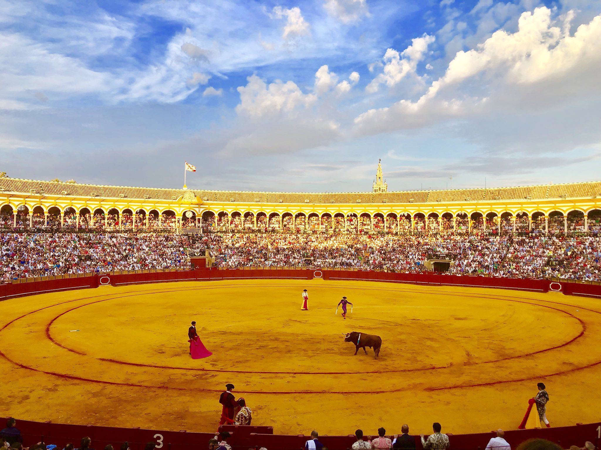 https://mdw-travel-data-us-east-1.s3.amazonaws.com/img/country/Spain/Plaza-de-Toros-de-la-Real-Maestranza/img_01.jpg