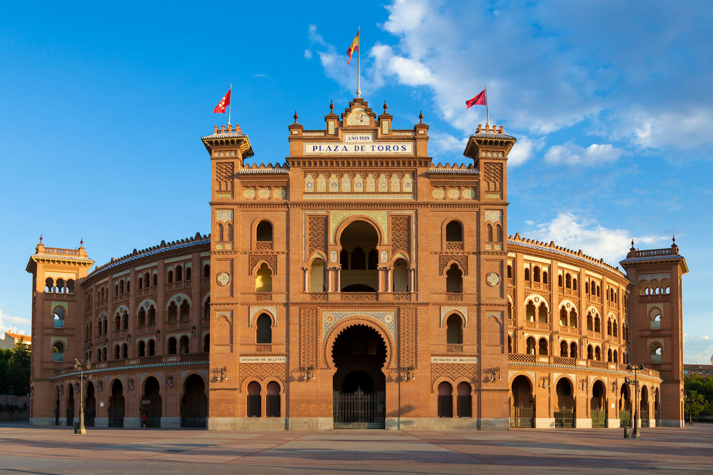 https://mdw-travel-data-us-east-1.s3.amazonaws.com/img/country/Spain/Plaza-de-Toros/img_00.jpg