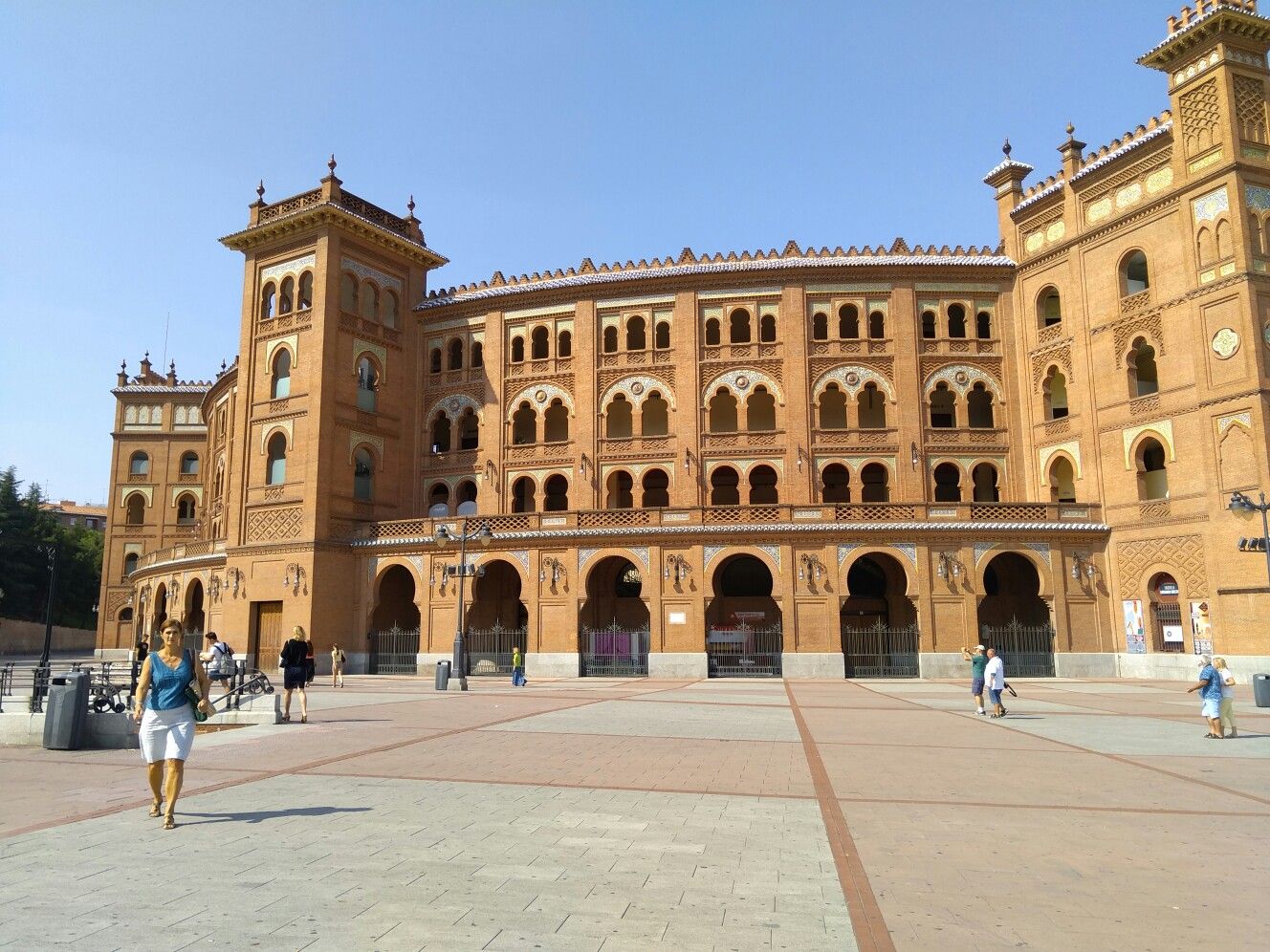 https://mdw-travel-data-us-east-1.s3.amazonaws.com/img/country/Spain/Plaza-de-Toros/img_02.jpg