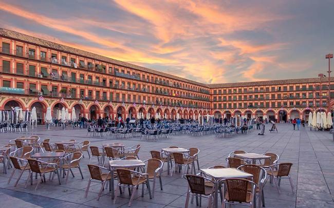 https://mdw-travel-data-us-east-1.s3.amazonaws.com/img/country/Spain/Plaza-de-la-Corredera/img_01.jpg