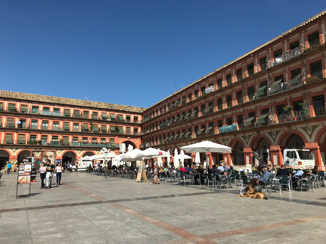 https://mdw-travel-data-us-east-1.s3.amazonaws.com/img/country/Spain/Plaza-de-la-Corredera/img_04.jpg