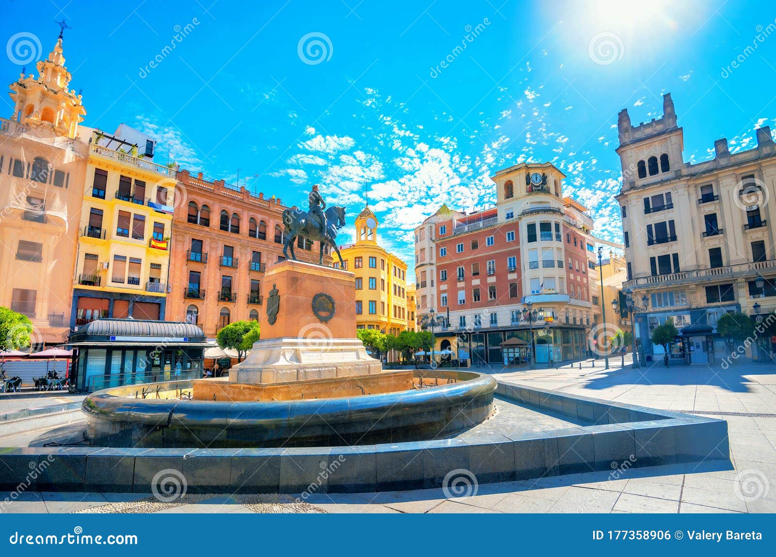 https://mdw-travel-data-us-east-1.s3.amazonaws.com/img/country/Spain/Plaza-de-las-Tendillas/img_01.jpg
