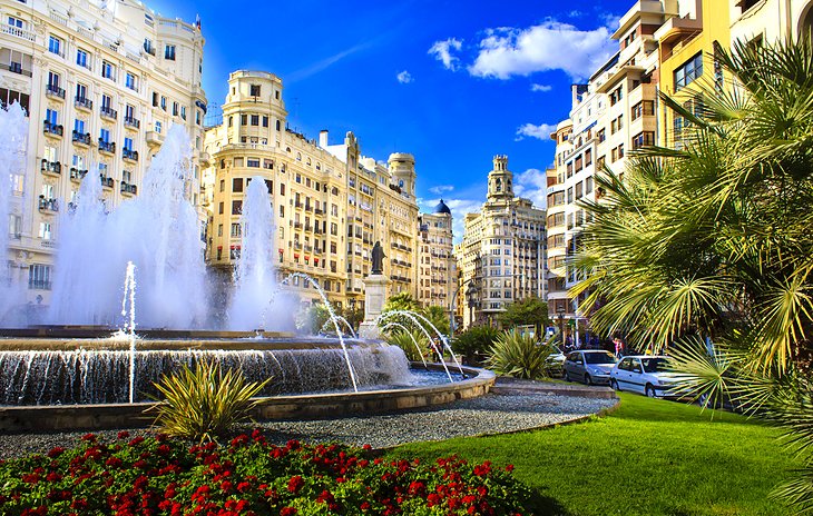 https://mdw-travel-data-us-east-1.s3.amazonaws.com/img/country/Spain/Plaza-del-Ayuntamiento/img_03.jpg