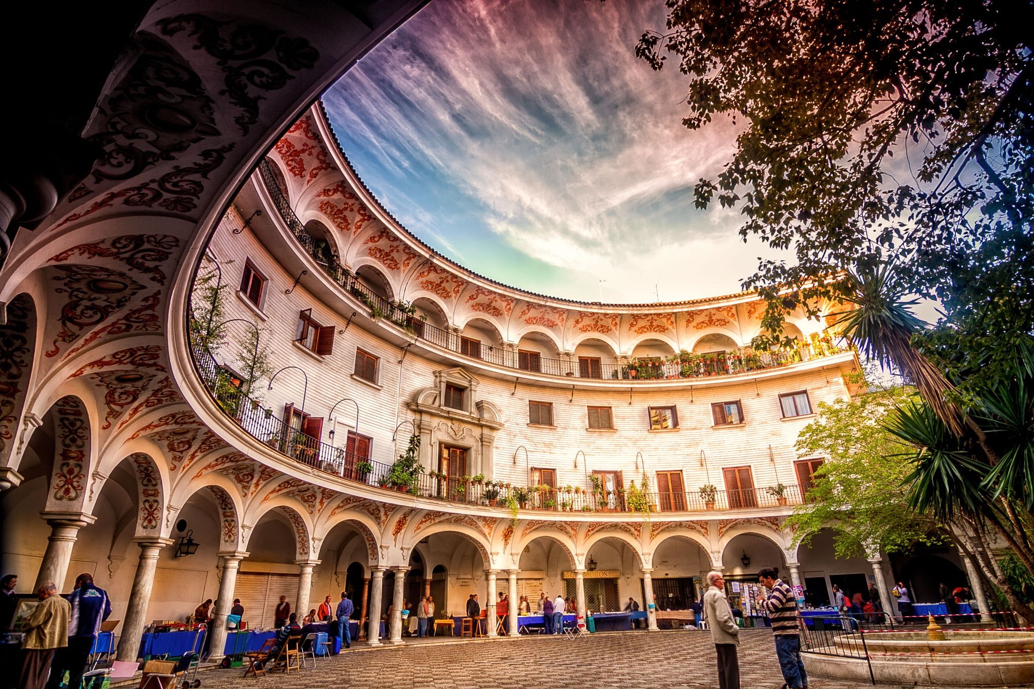https://mdw-travel-data-us-east-1.s3.amazonaws.com/img/country/Spain/Plaza-del-Cabildo/img_02.jpg