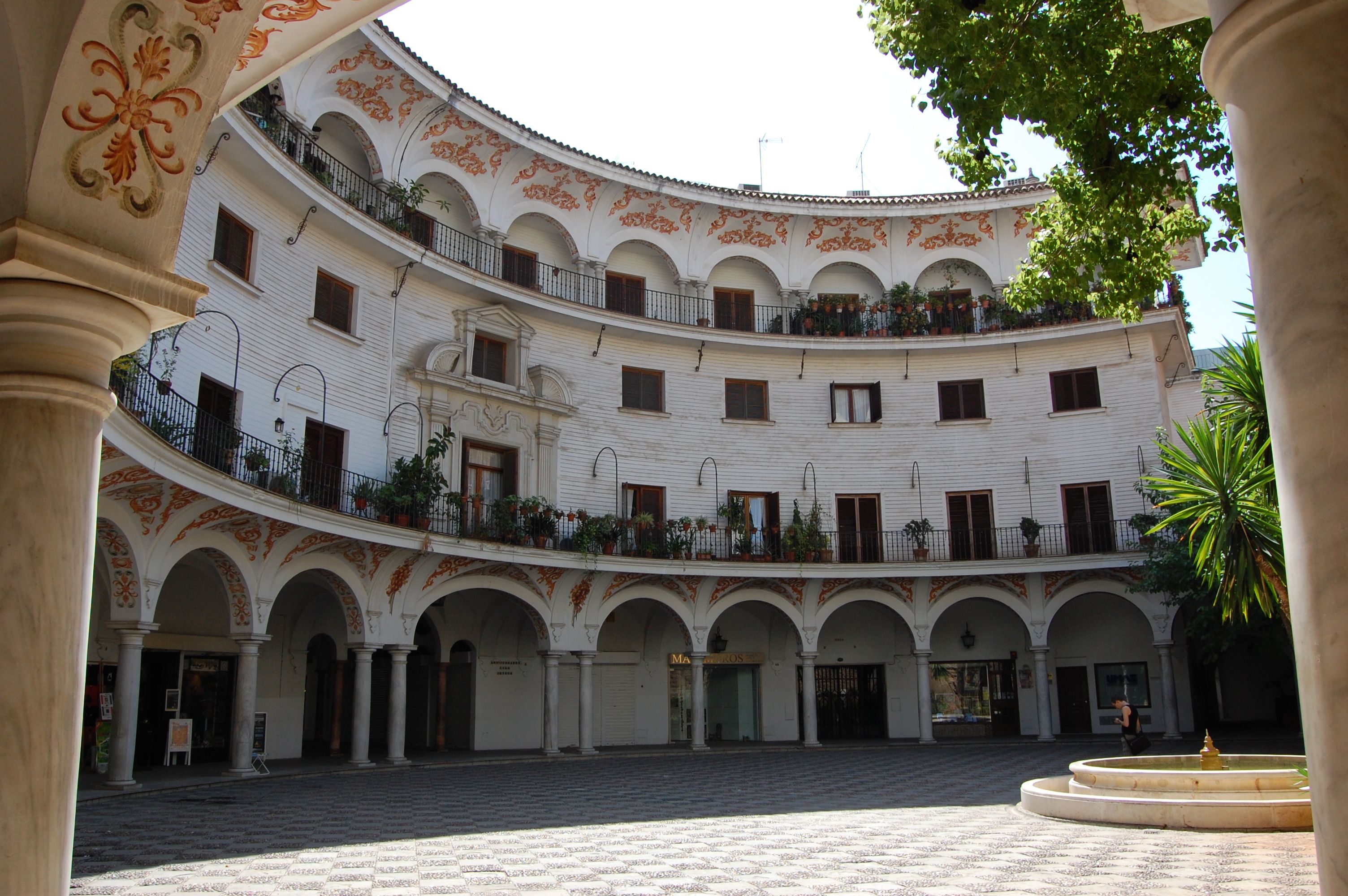 https://mdw-travel-data-us-east-1.s3.amazonaws.com/img/country/Spain/Plaza-del-Cabildo/img_03.jpg
