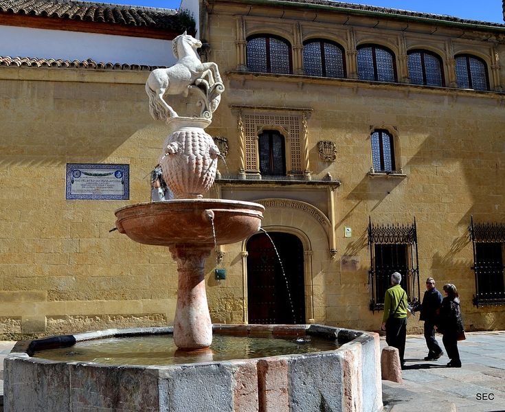 https://mdw-travel-data-us-east-1.s3.amazonaws.com/img/country/Spain/Plaza-del-Potro/img_02.jpg