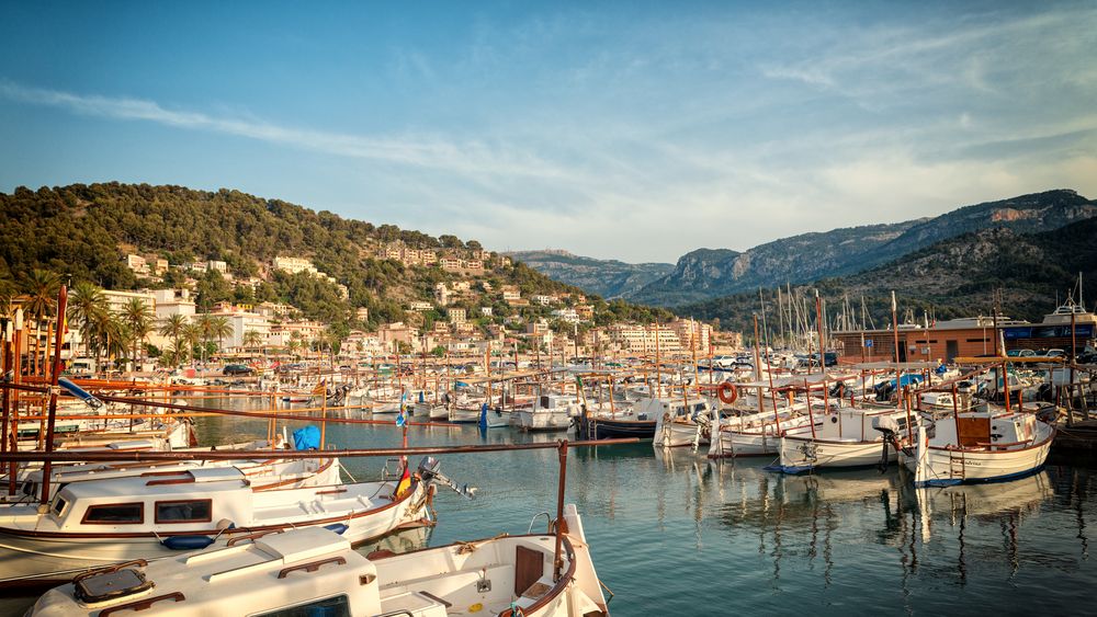 https://mdw-travel-data-us-east-1.s3.amazonaws.com/img/country/Spain/Port-de-Soller/img_03.jpg