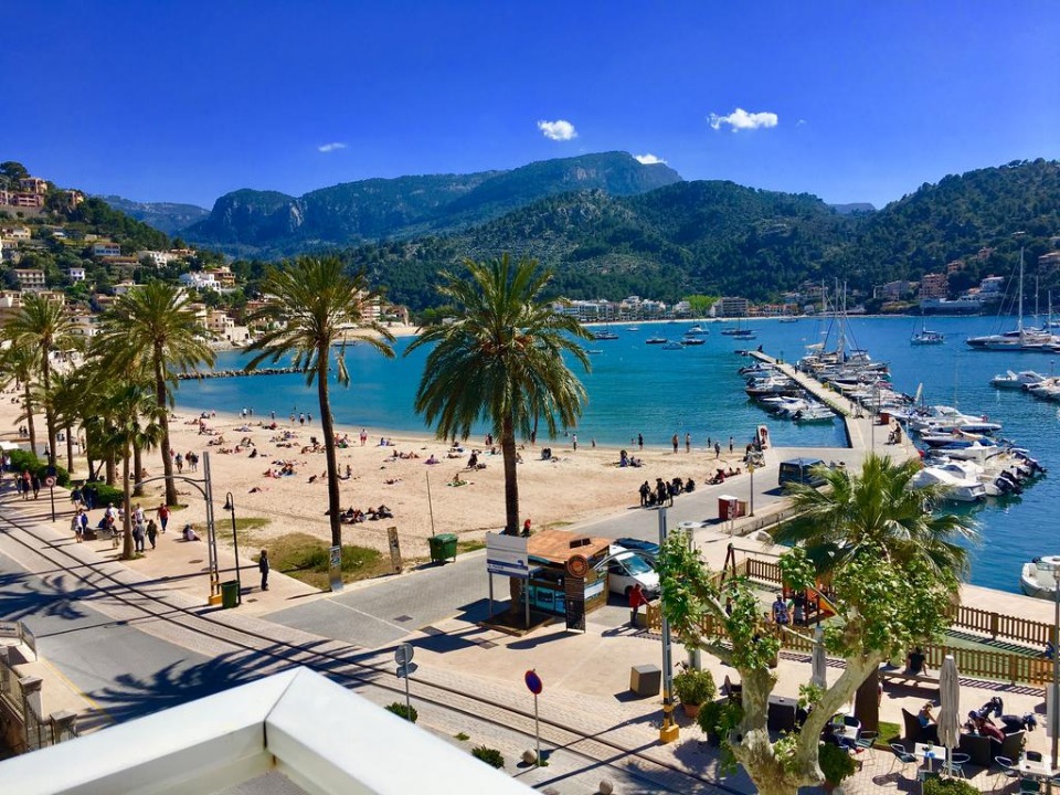 https://mdw-travel-data-us-east-1.s3.amazonaws.com/img/country/Spain/Port-de-Soller/img_04.jpg