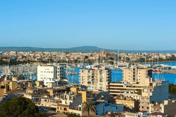 https://mdw-travel-data-us-east-1.s3.amazonaws.com/img/country/Spain/Port-of-Palma/img_04.jpg