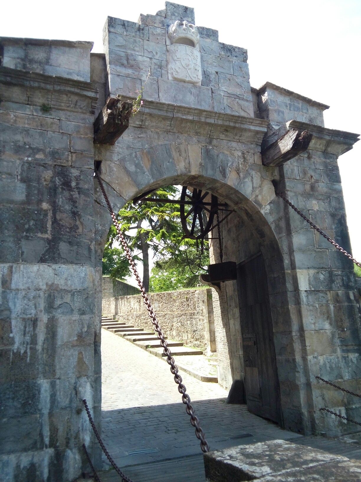 https://mdw-travel-data-us-east-1.s3.amazonaws.com/img/country/Spain/Portal-de-Francia/img_03.jpg