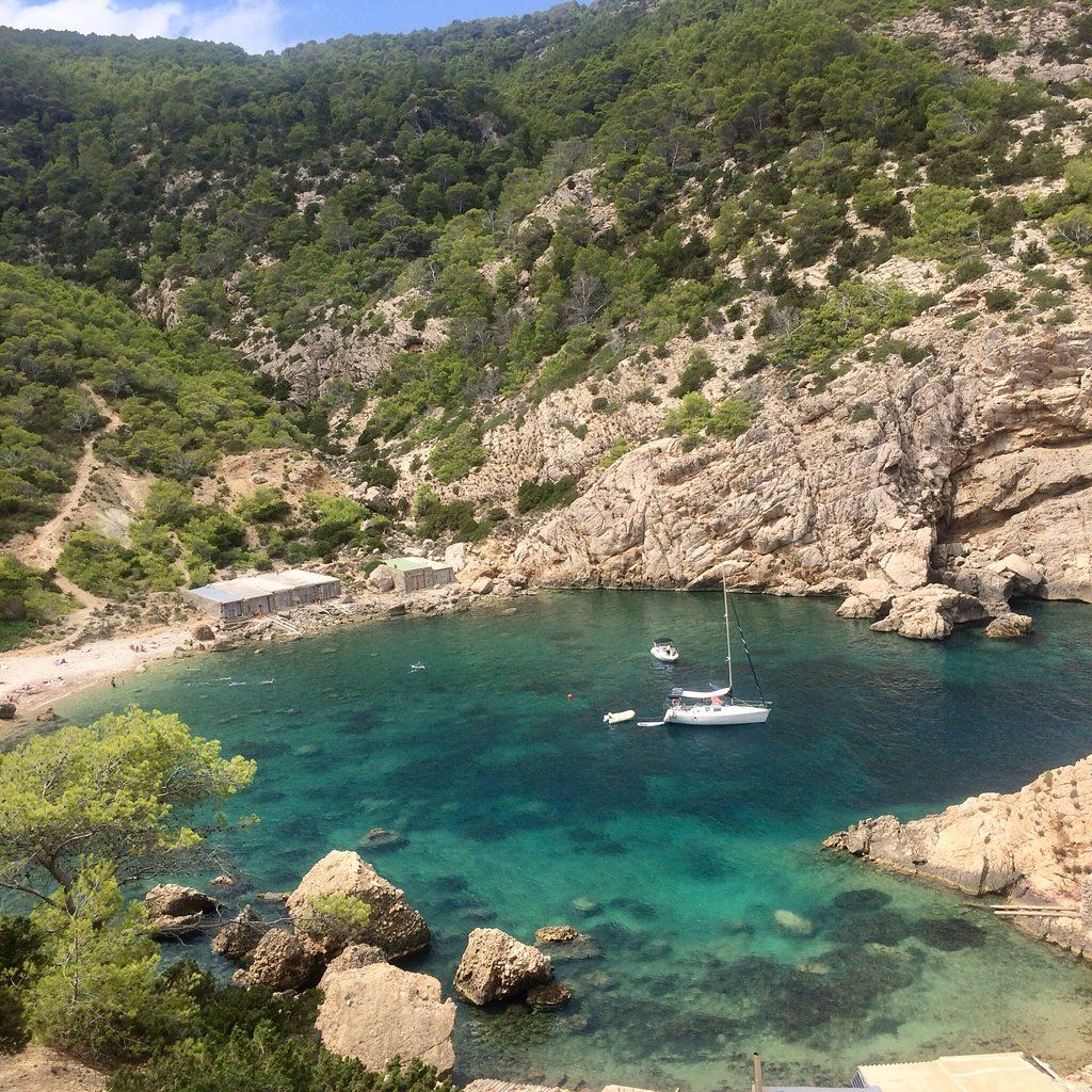 https://mdw-travel-data-us-east-1.s3.amazonaws.com/img/country/Spain/Portixol-Beach/img_01.jpg