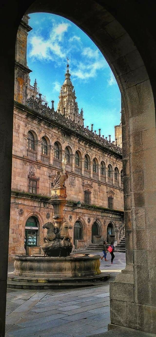 https://mdw-travel-data-us-east-1.s3.amazonaws.com/img/country/Spain/Praza-de-Platerias/img_02.jpg