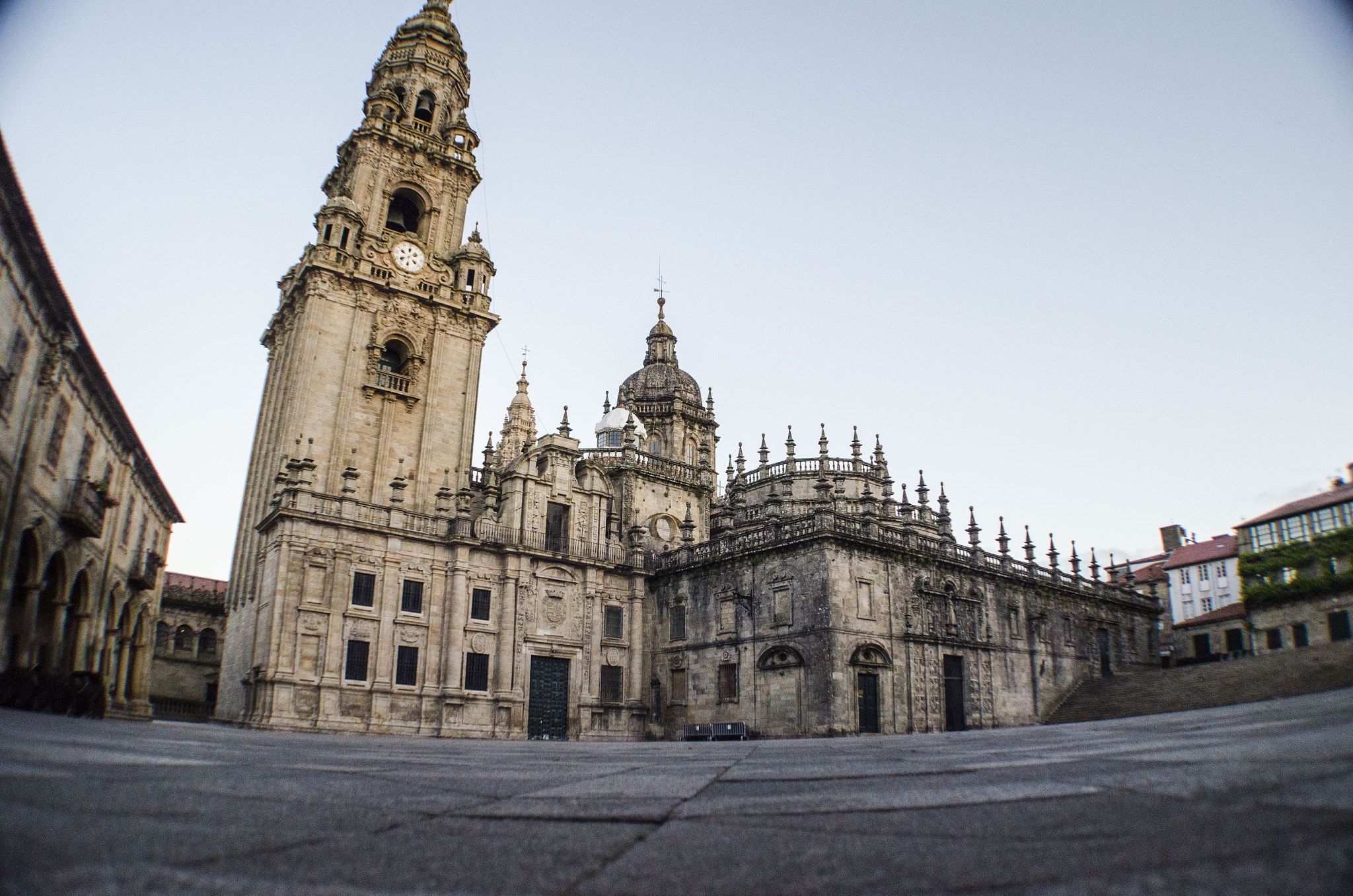 https://mdw-travel-data-us-east-1.s3.amazonaws.com/img/country/Spain/Praza-de-Quintana/img_00.jpg