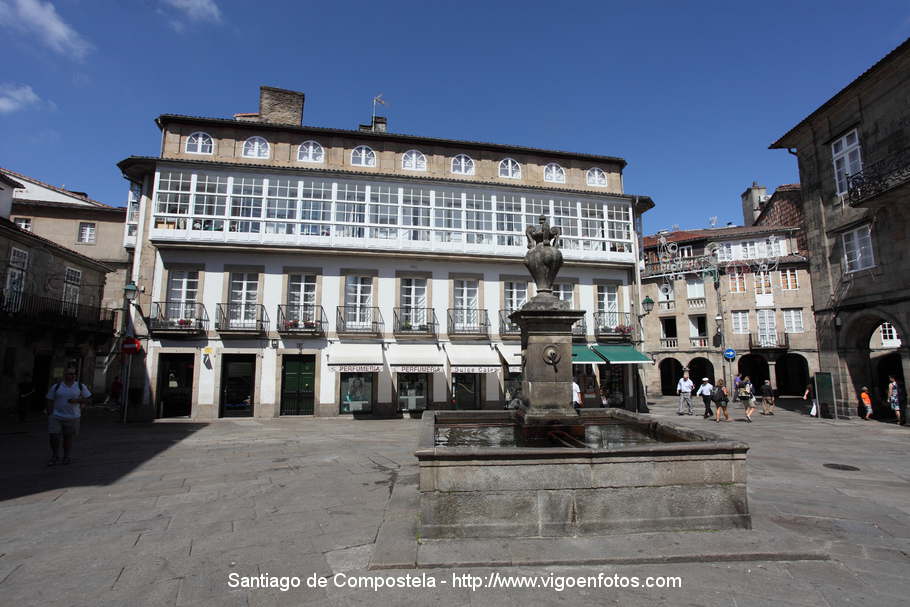 https://mdw-travel-data-us-east-1.s3.amazonaws.com/img/country/Spain/Praza-de-Toural/img_02.jpg